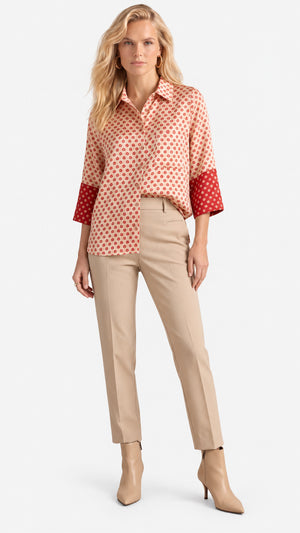 Look 10 — Camicia stampata e pantalone a vita alta — Cannella FW26/27