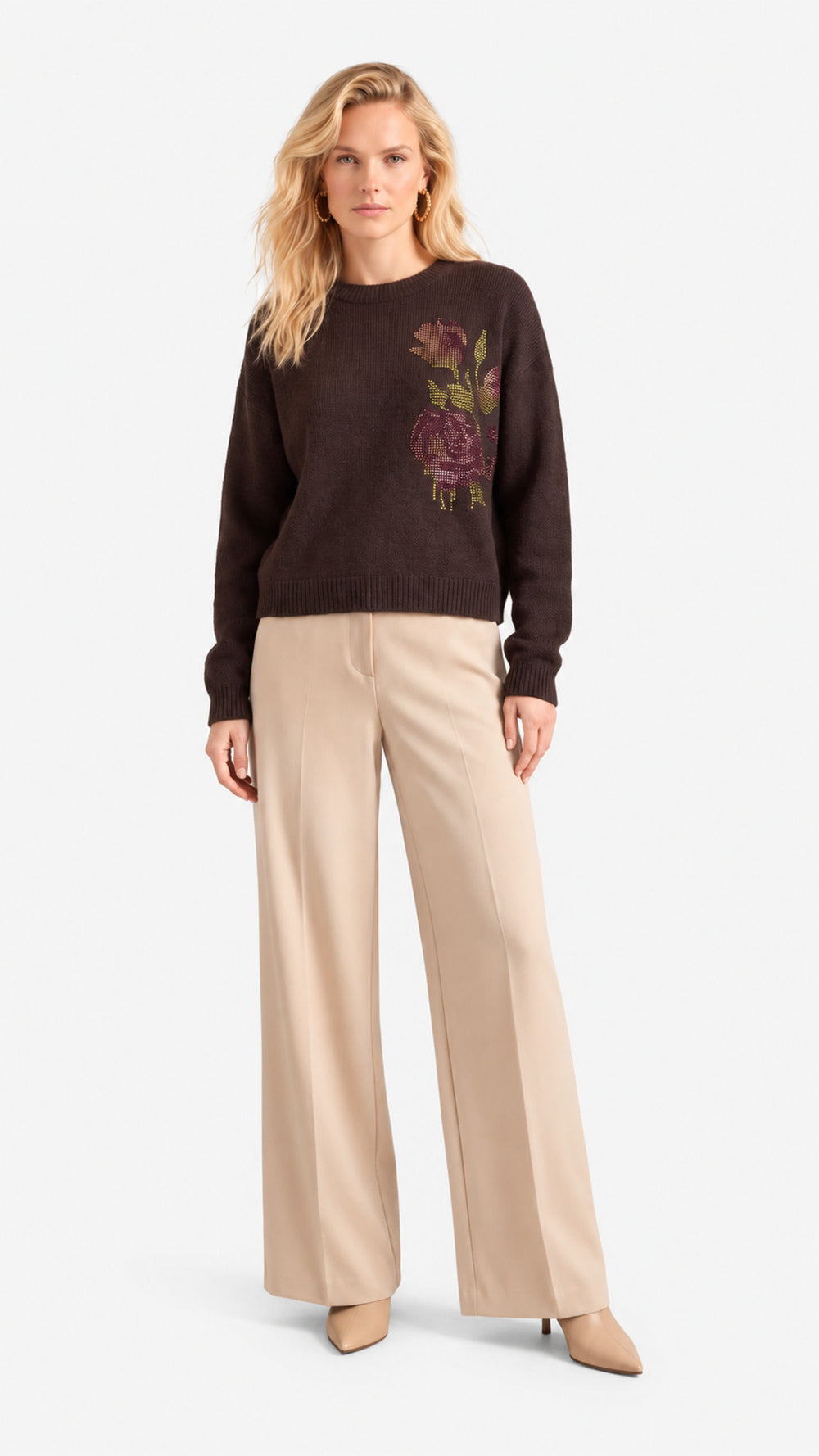 Look 28 — Maglia con motivo decorativo e pantalone — Cannella FW26/27