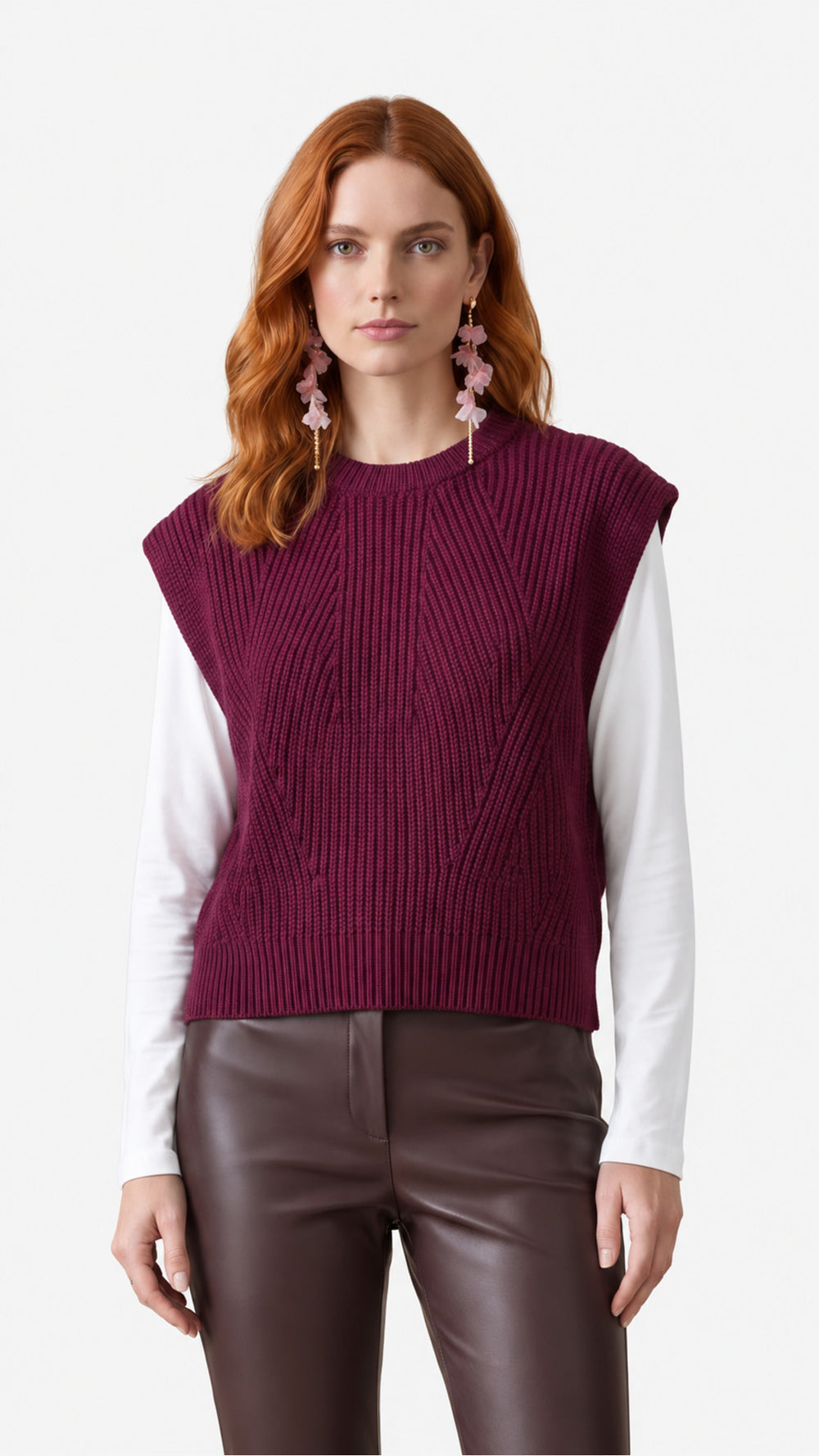 Look 45 — Gilet a costine e camicia bianca — Cannella FW26/27