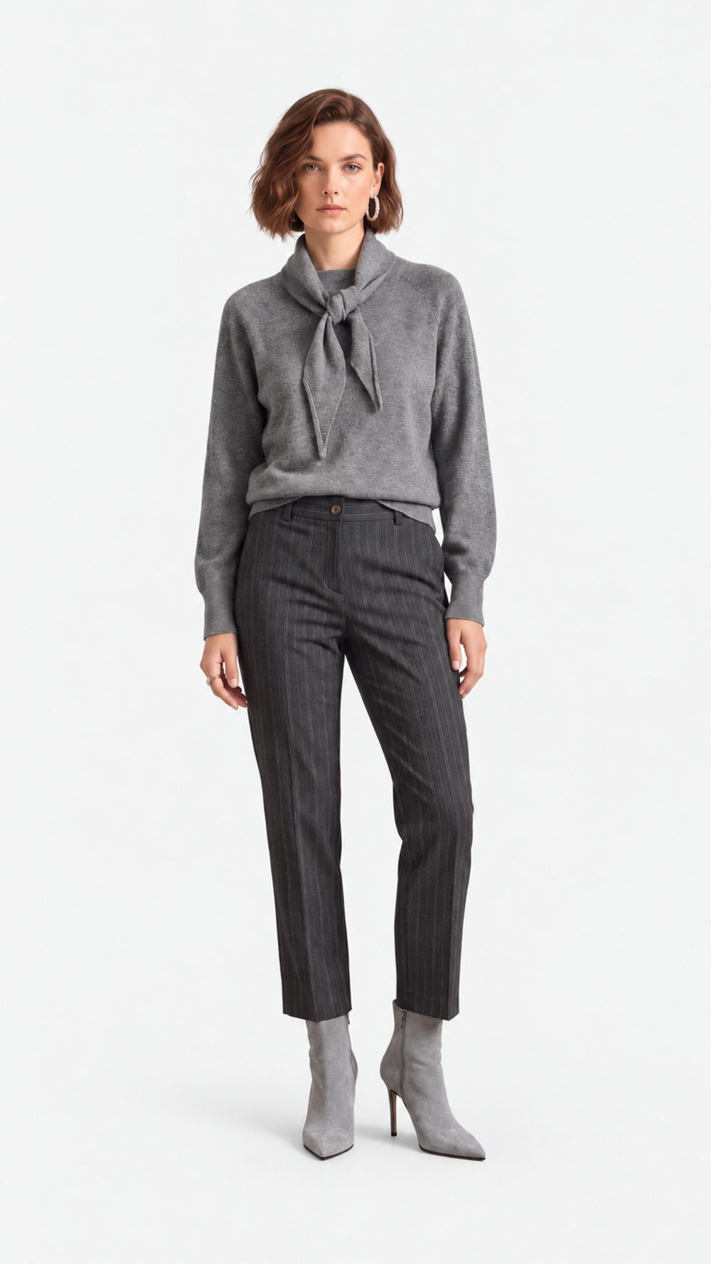 Look 62 — Maglia con fiocco e pantalone gessato — Cannella FW26/27